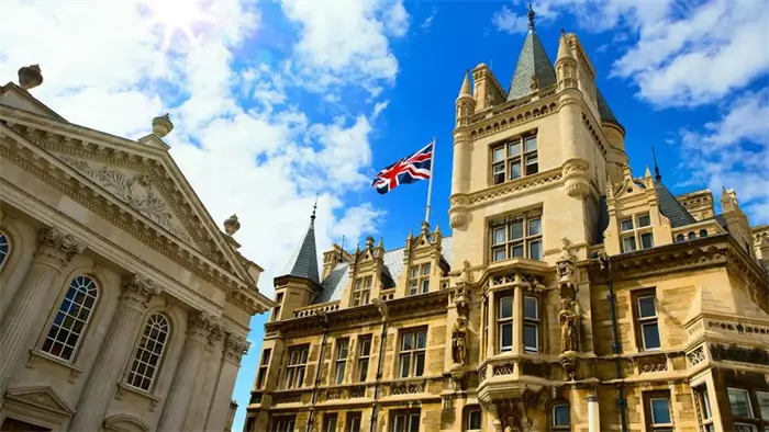 英国TOP10大学需要多高的成绩才能申请？